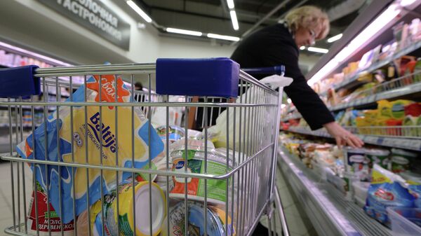 Литовская молочная продукция в московском супермаркете. Архивное фото