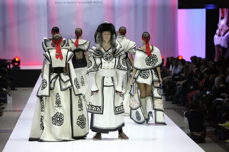 Благотворительный фонд Русский силуэт, конкурс молодых дизайнеров в Гостином дворе Благотворительный фонд Русский силуэт, конкурс молодых дизайнеров в Гостином дворе