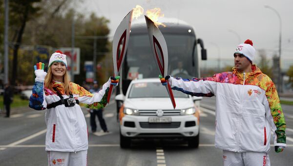 Юлия Винокурова принимает участие в эстафете олимпийского огня, архивное фото
