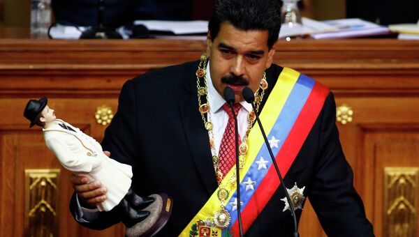 Николас Мадуро направил в подарок лидеру Аргентины статуэтку доктора