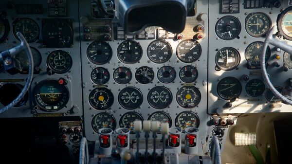 Приборная панель самолета, архивное фото