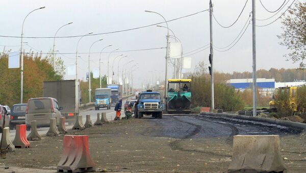 Ремонт дороги в Новосибирске, архивное фото