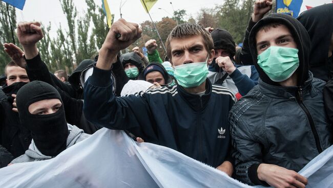 Участники марша, посвященного годовщине создания Украинской Повстанческой Армии (УПА) в Киеве, архивное фото