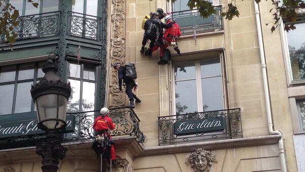 Задержание активистов Greenpeace в Париже, архивное фото
