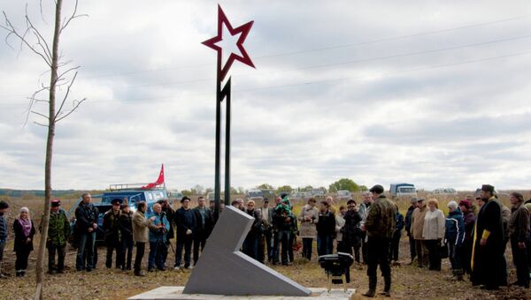 Памятный знак членам экипажа самолета Ил-4 под руководством Павла Радчука, фото с места события