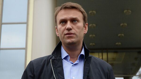 Алексей Навальный у здания Мосгорсуда после судебного заседания. Архивное фото