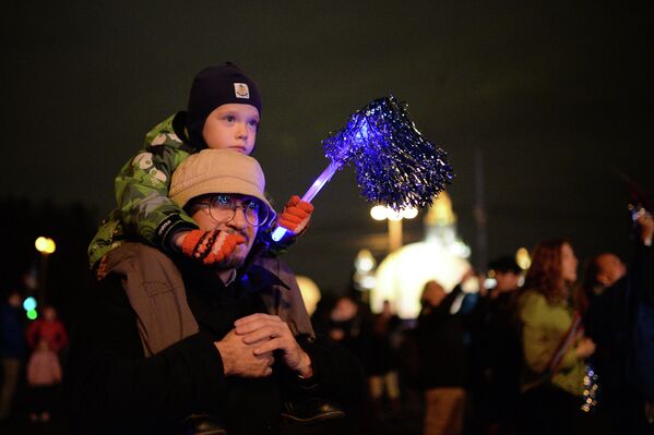 Зрители во время эстафеты Олимпийского огня в Москве