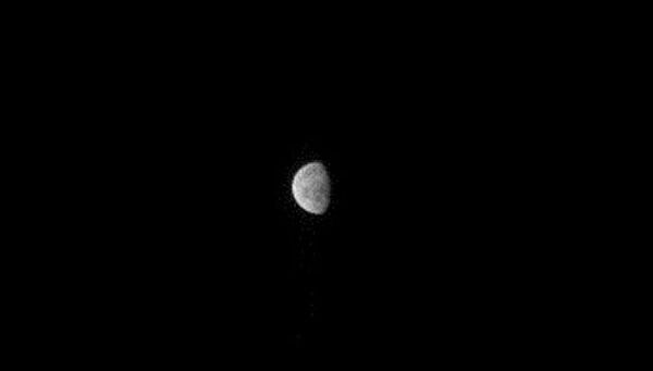 Снимок Луны с борта зонда Джуно