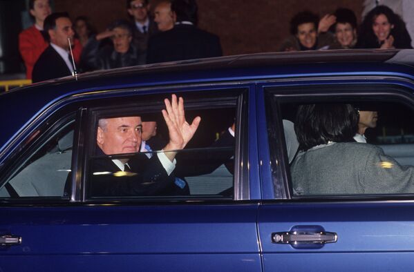 Михаил Сергеевич Горбачев во время официального визита в Испанию