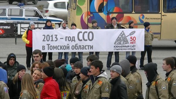 Шествие строительных студотрядов в Томске, фото с места события