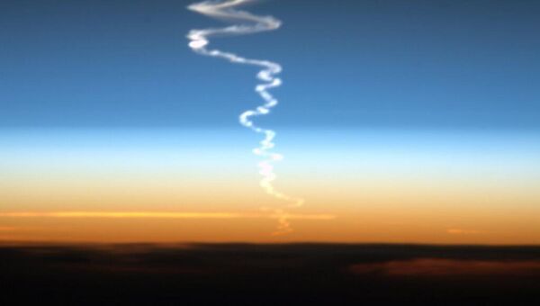 Облако после запуска Тополя на снимке астронавта Луки Пармитано