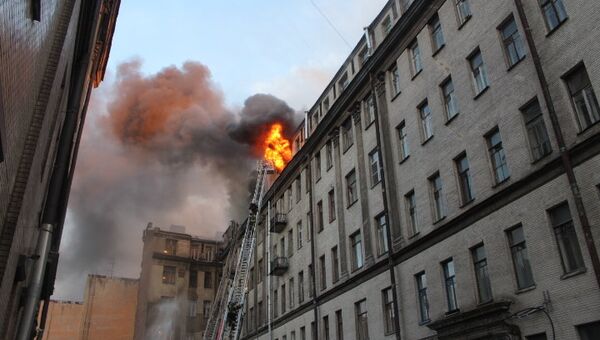 Пожар на Таврической улице в центре Петербурга. Фото с места событий