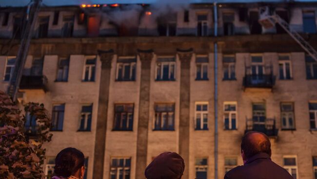 Пожар в жилом доме в центре Санкт-Петербурга. Фото с места события