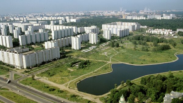 Вид на Алтуфьевское шоссе города Москвы. Архивное фото