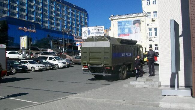 Оцепление на вокзале Аэроэкспресса во Владивостоке