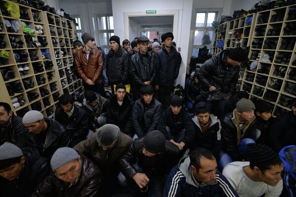 Курбан-байрам в Новосибирске: ряды молящихся вокруг мечети и на улицах