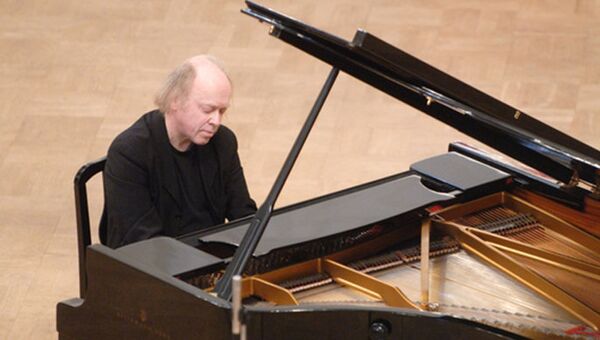 Пианист Валерий Афанасьев