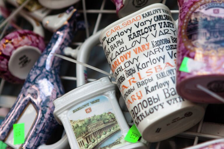 Русский язык в Карловых Варах звучит на каждом углу, так что непонятым вы точно не останетесь Русский язык в Карловых Варах звучит на каждом углу, так что непонятым вы точно не останетесь