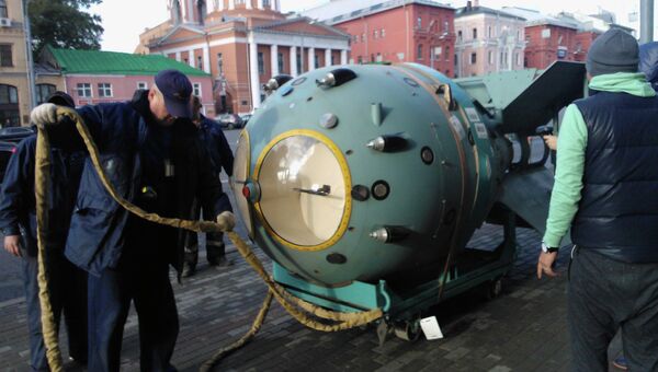 Макет советской атомной бомбы вывезли из Политехнического музея, фото с места события