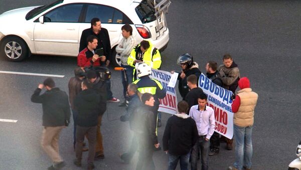 Сторонники байкера Некрасова с плакатами перекрыли часть Садового кольца