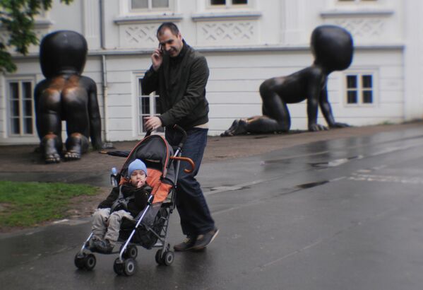 Мужчина с ребенком в Праге