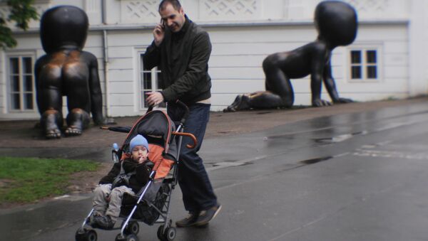 Мужчина с ребенком в Праге