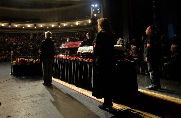 театр сатиры прощание. театр сатиры похороны. могила михаила державина на новодевичьем. театр сатиры прощание. памятник вере васильевой.