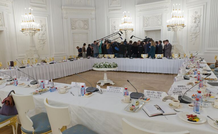 Мэр Москвы С.Собянин во время встречи с представителями российских СМИ в Петровском путевом дворце.