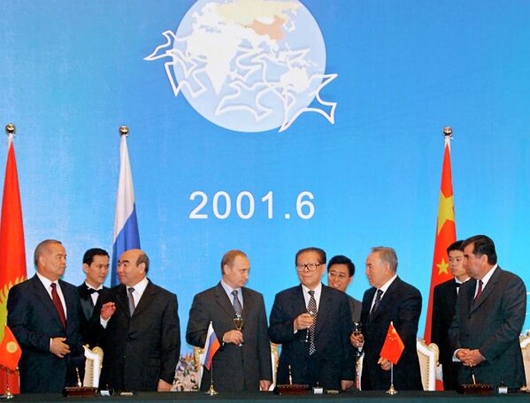 Первый саммит глав государств-участников Шанхайской организации сотрудничества в Китае