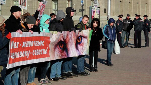 Норка важнее шубы: защитники животных прошли маршем по Новосибирску