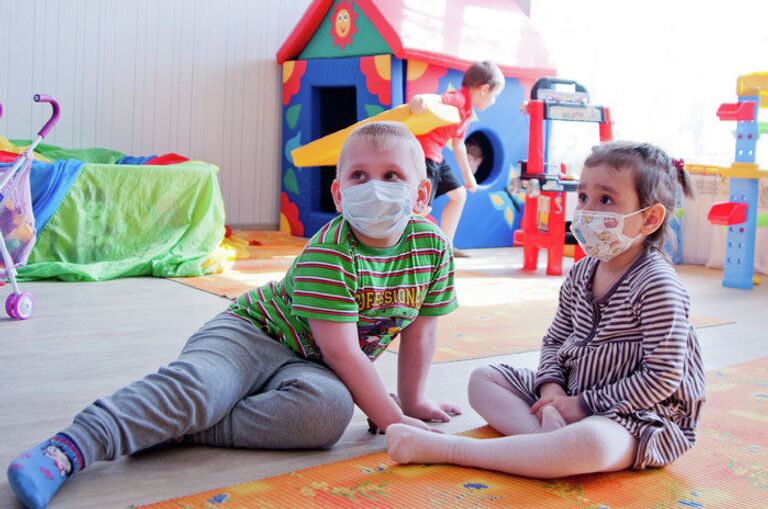 Дети, больные онкологическими заболеваниями, проходят реабилитацию в томском благотворительном фонде имени Алены Петровой Дети, больные онкологическими заболеваниями, проходят реабилитацию в томском благотворительном фонде имени Алены Петровой