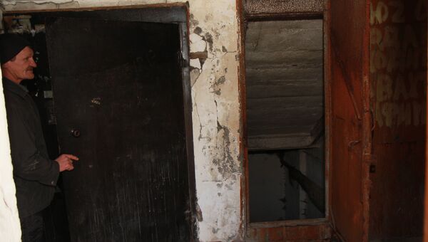 Тела трех мужчин и женщины нашли в подвале дома в Новосибирске