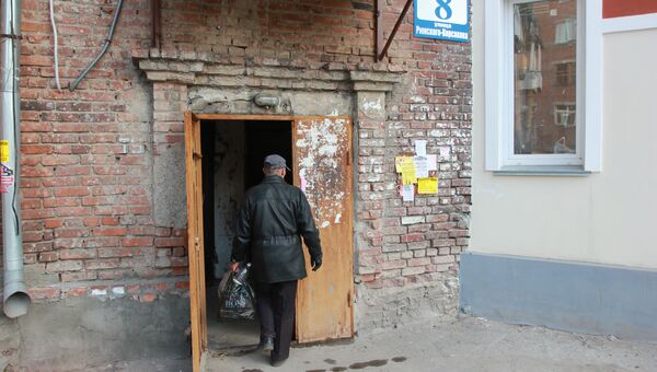 Тела трех мужчин и женщины нашли в подвале дома в Новосибирске, фото с места события