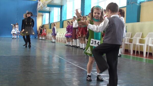 Дети и взрослые станцевали рил и джигу на соревнованиях в Новосибирске