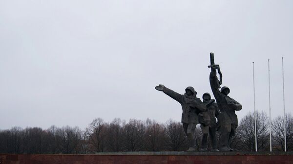 Памятник Освободителям Риги, архивное фото
