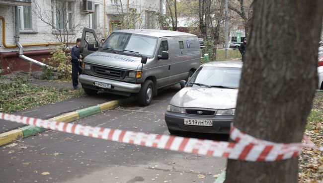 Сотрудники правоохранительных органов на месте происшествия. Фото с места событий