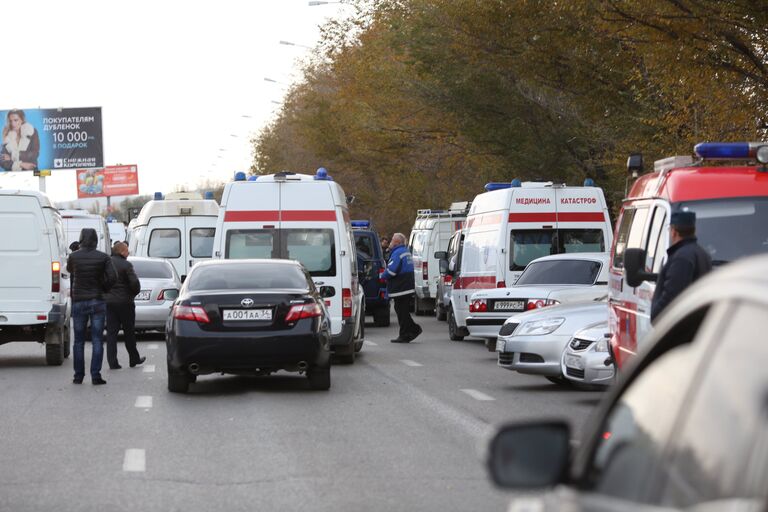 Автомобили Скорой помощи на месте взрыва пассажирского автобуса в Красноармейском районе Волгограда