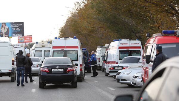 Автомобили скорой помощи на месте взрыва автобуса в Волгограде. Фото с места события