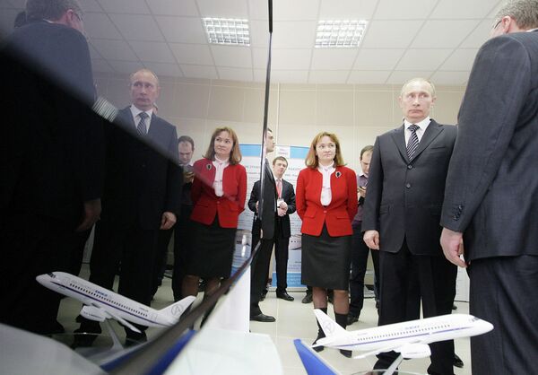 Министр экономического развития РФ Эльвира Набиуллина (слева) и Председатель правительства РФ Владимир Путин, 2011 год
