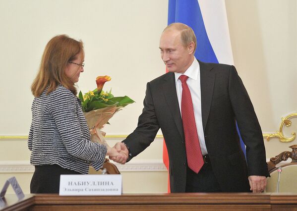 Президент России Владимир Путин и помощник президента РФ Эльвира Набиуллина, 2012 год