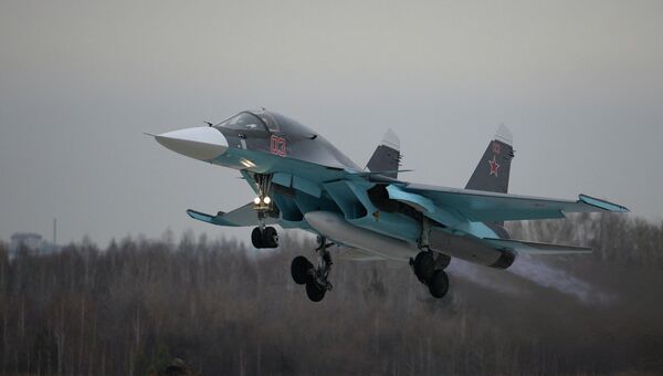 Фронтовые бомбардировщики Су-34. Архивное фото