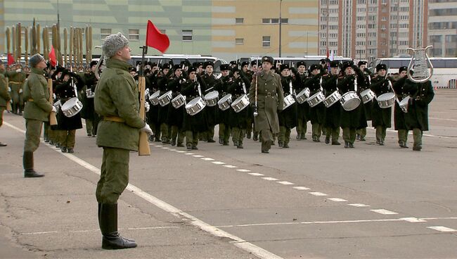 Шесть тысяч человек репетировали марш к реконструкции парада 1941 года