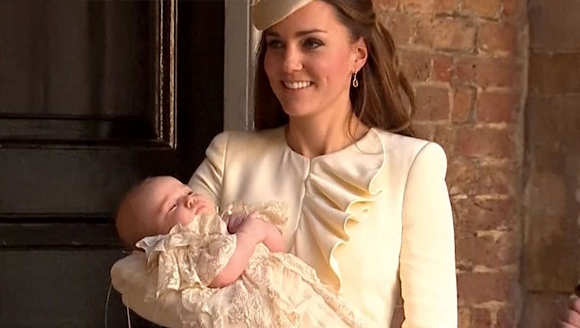 Kate george. Кейт Миддлтон и принц Уильям. Рождение наследника. Фото королевы с младшим сыном Эдвардом после крещения.
