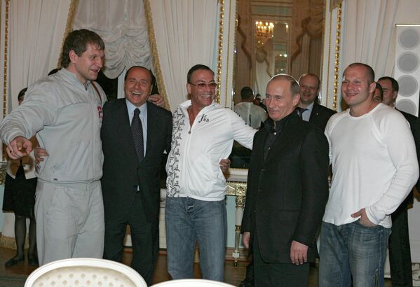Президент РФ В.Путин встретился с участниками турнира по микс-файтингу