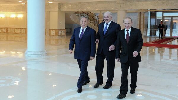 Президенты России, Белоруссии и Казахстана перед началом заседания Высшего Евразийского экономического совета. Фото с места события.