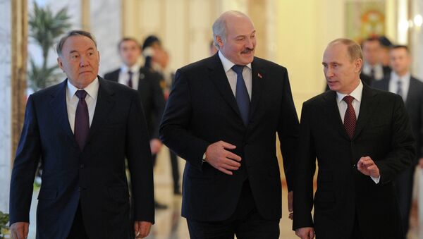 Президенты России, Белоруссии и Казахстана - Владимир Путин, Александр Лукашенко и Нурсултан Назарбаев (справа налево)