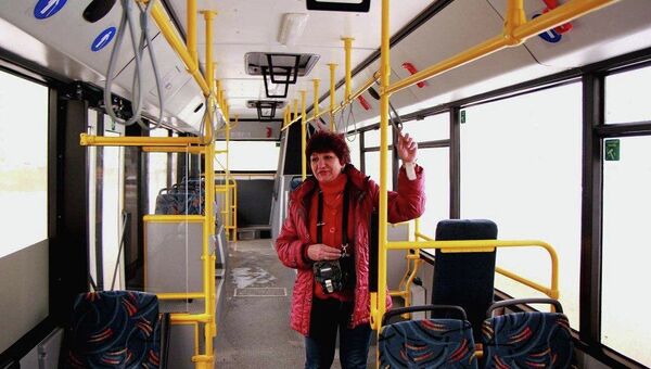 Кондуктор в автобусе, фото из архива
