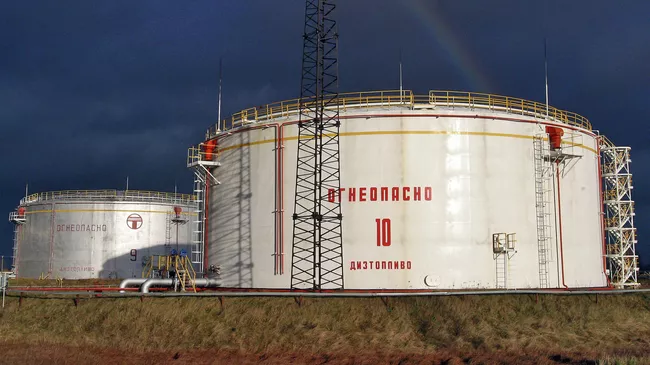 Часть российского предприятия, занимающегося транспортировкой дизельного топлива западным потребителям.  Архивное фото