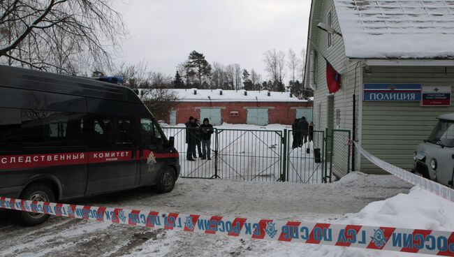 На месте взрыва у здания полиции в Петербурге, произошедшего 28 января 2013 года На месте взрыва у здания полиции в Петербурге, произошедшего 28 января 2013 года