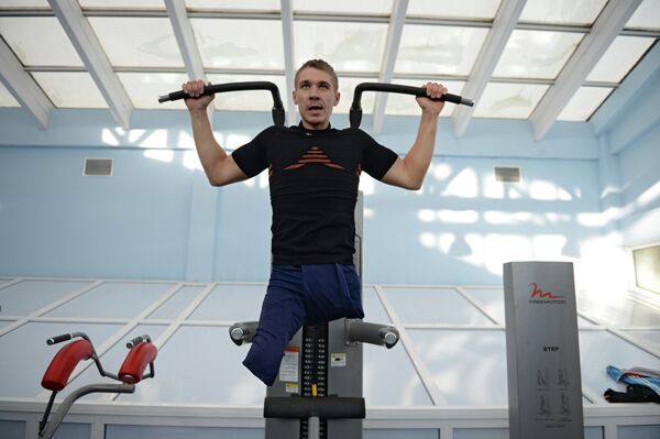 Спортсмен Алексей Быченок во время тренировки паралимпийской сборной